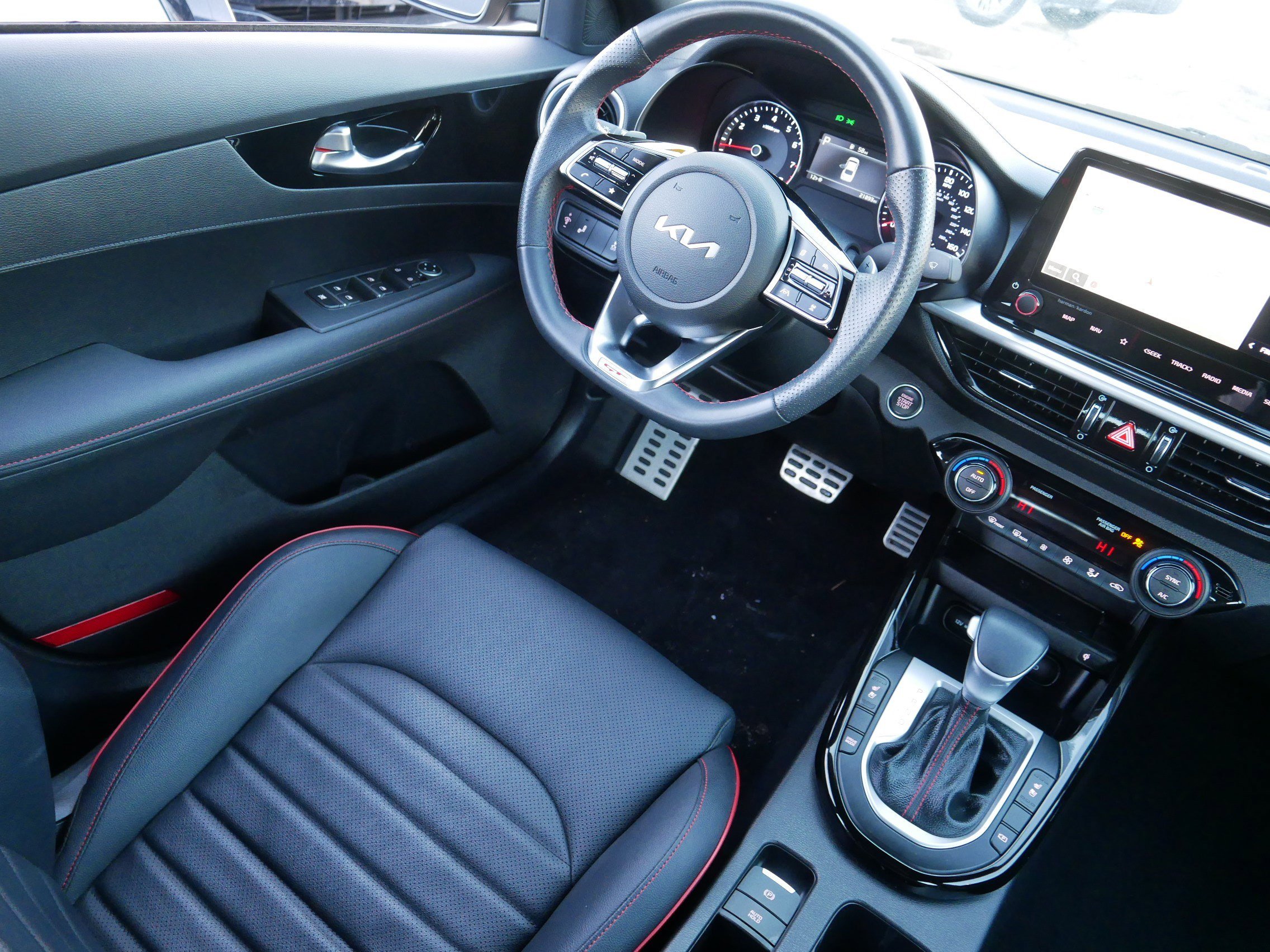 Certified 2023 Kia Forte GT w/ GT2 Package image 9