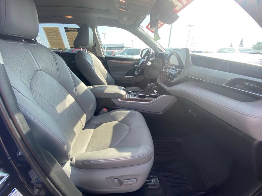 Used 2021 Toyota Highlander Platinum AWD/4WD image 28