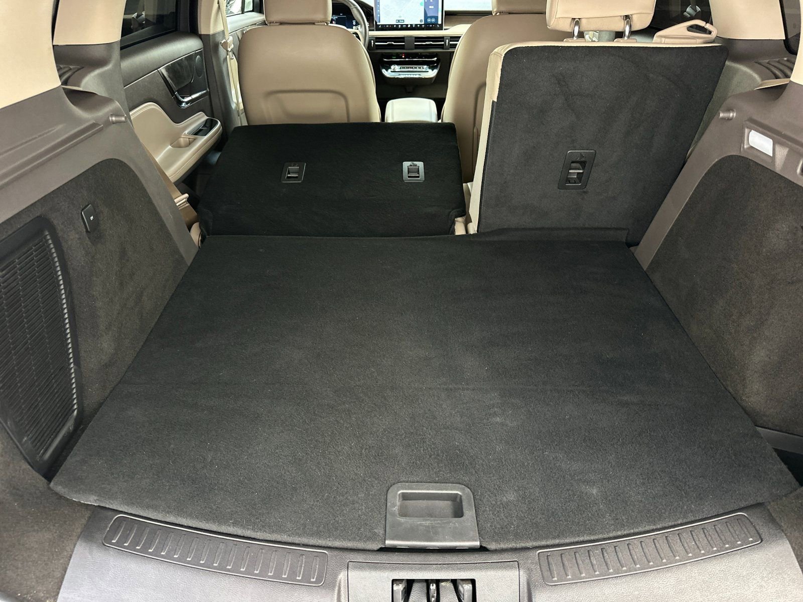 Used 2023 Lincoln Corsair Reserve w/ Equipment Group 201A image 17