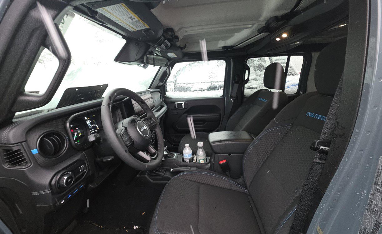 Used 2025 Jeep Wrangler Unlimited Rubicon 4xe w/ Safety Group image 7