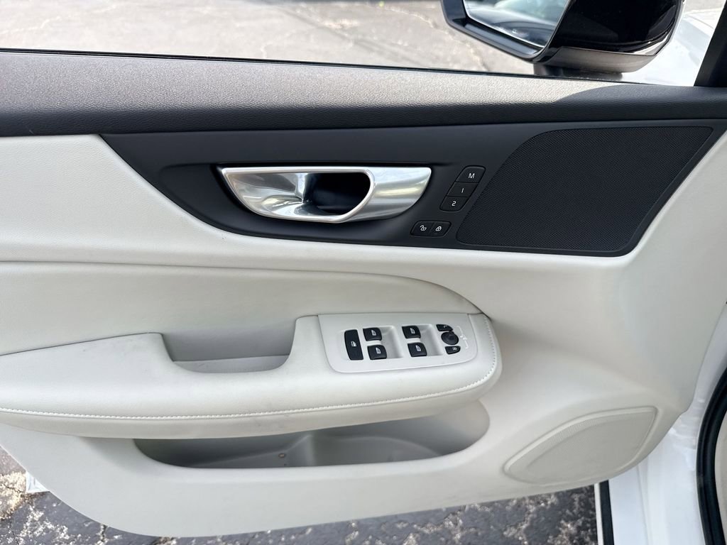 Used 2024 Volvo S60 B5 Core image 24