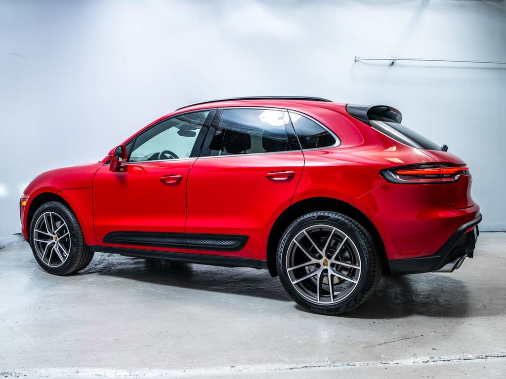 Used 2025 Porsche Macan image 2
