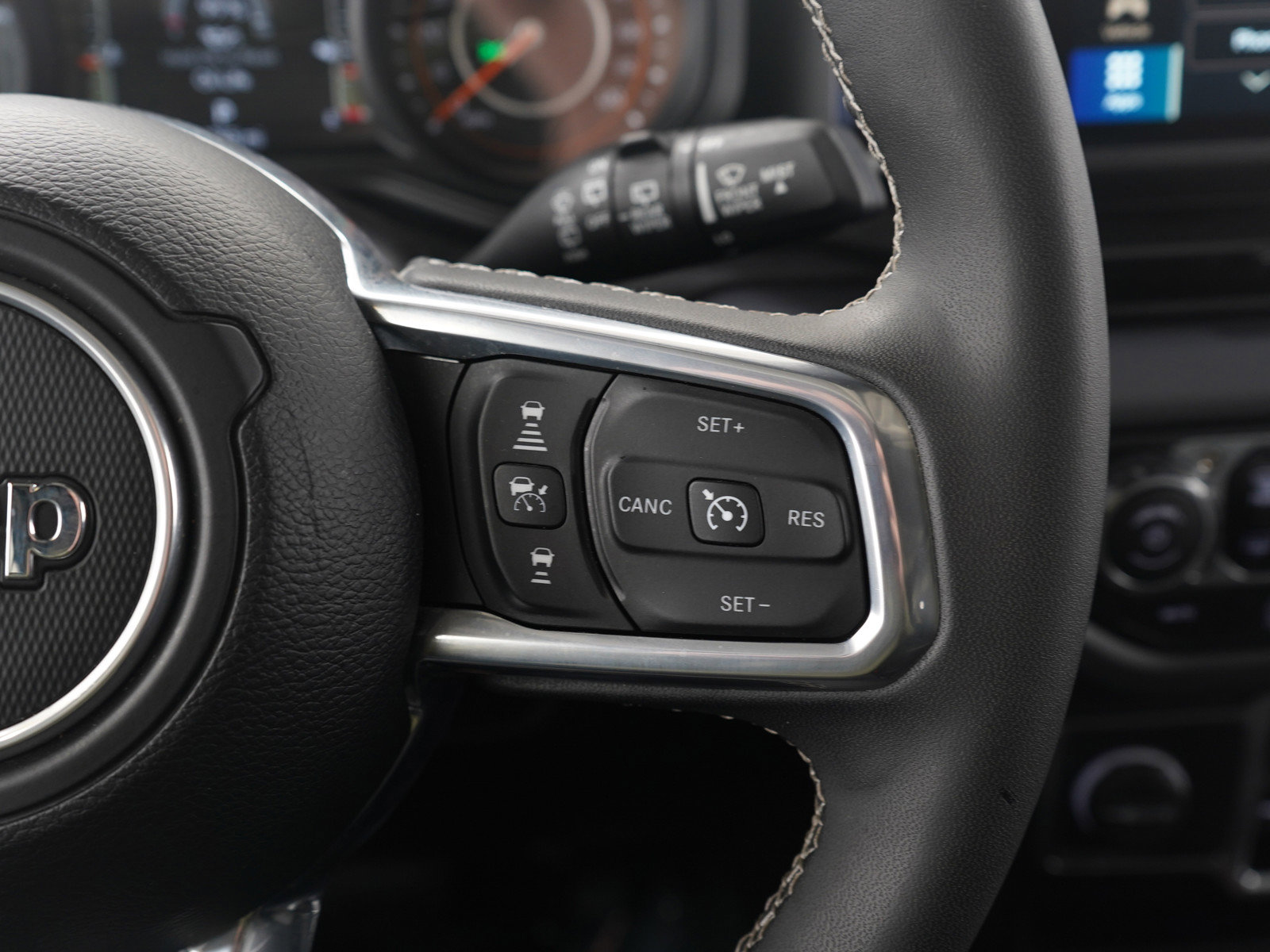 Used 2025 Jeep Wrangler Sahara image 26