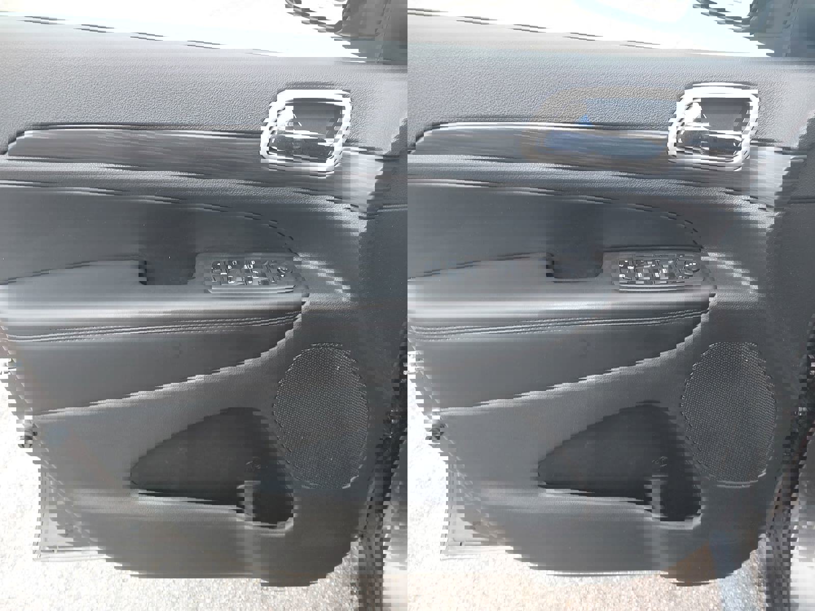 Used 2021 Jeep Grand Cherokee Laredo image 27