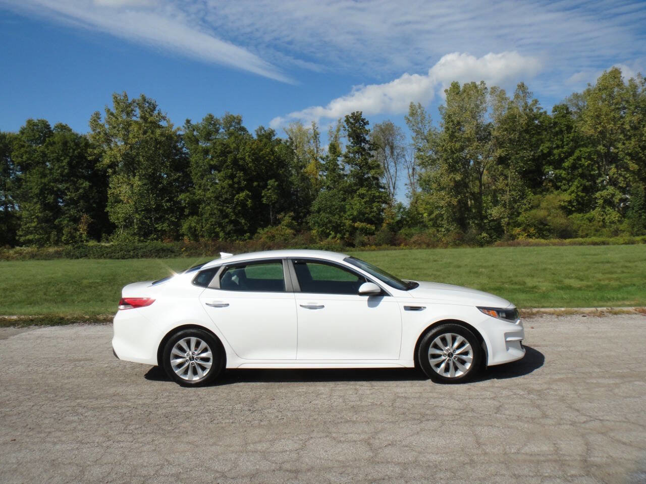 Used 2018 Kia Optima LX w/ 17" Alloy Wheels Package image 5
