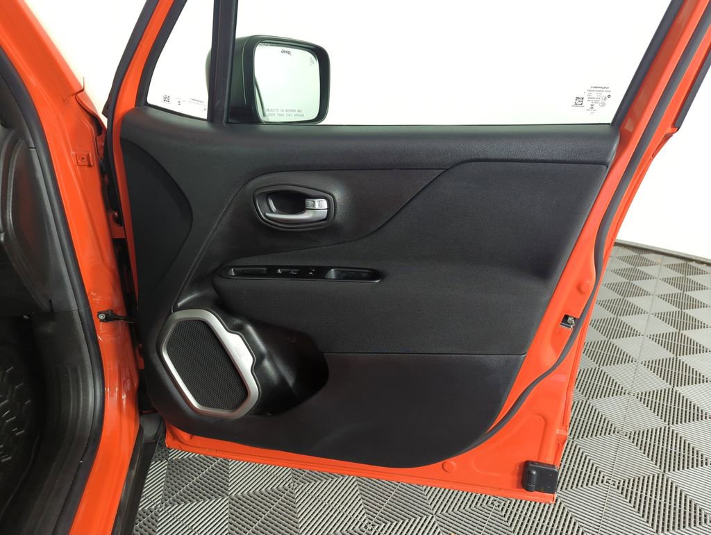 Used 2021 Jeep Renegade Latitude image 32
