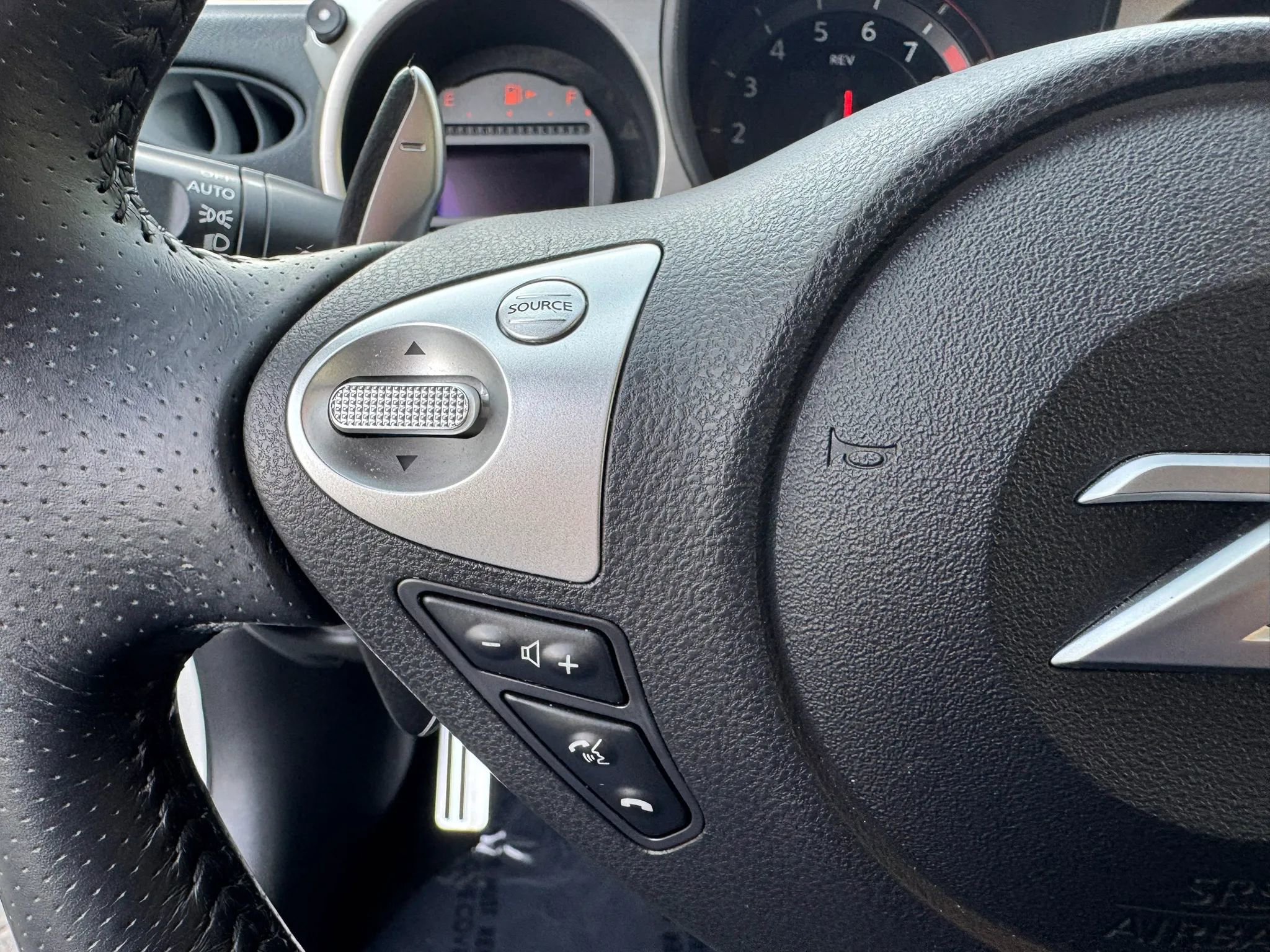 Used 2015 Nissan 370Z Roadster RWD image 27