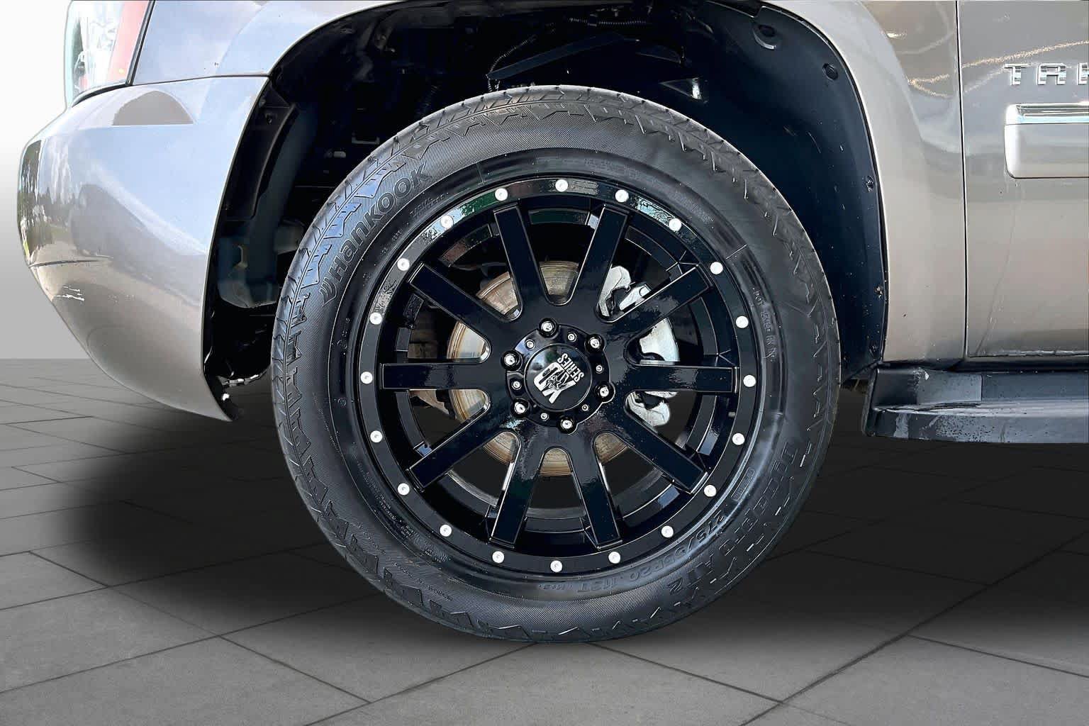 Used 2011 Chevrolet Tahoe LTZ AWD/4WD image 10