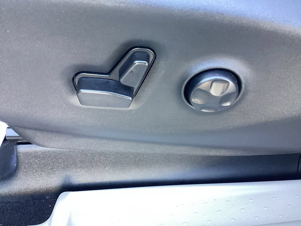 Used 2024 Chrysler Pacifica Touring-L FWD image 17