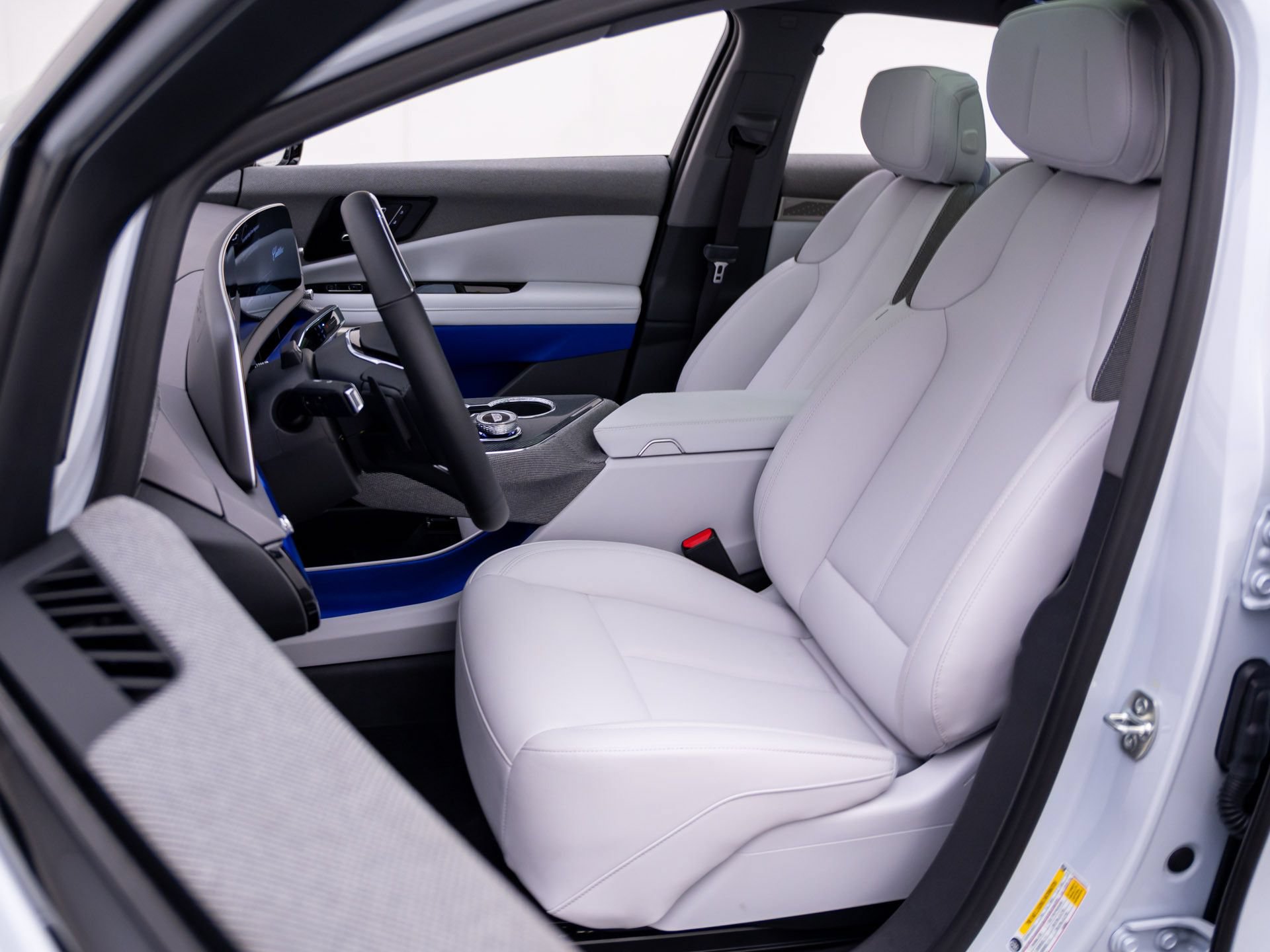 New 2027 Cadillac Optiq Sport w/ LPO, Floor Liner Package AWD/4WD image 16