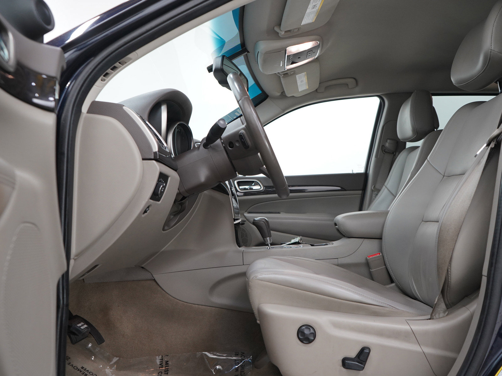 Used 2011 Jeep Grand Cherokee Laredo AWD/4WD image 21
