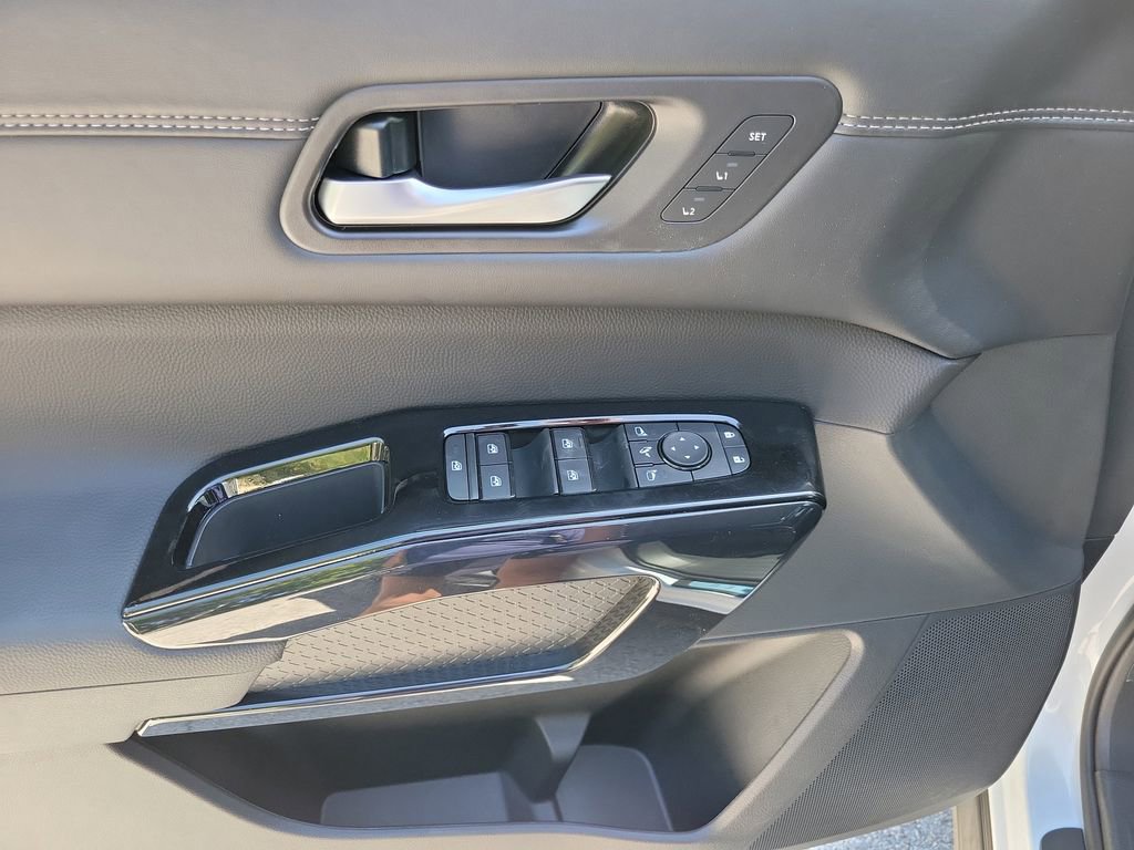 New 2026 Nissan Pathfinder Platinum image 22