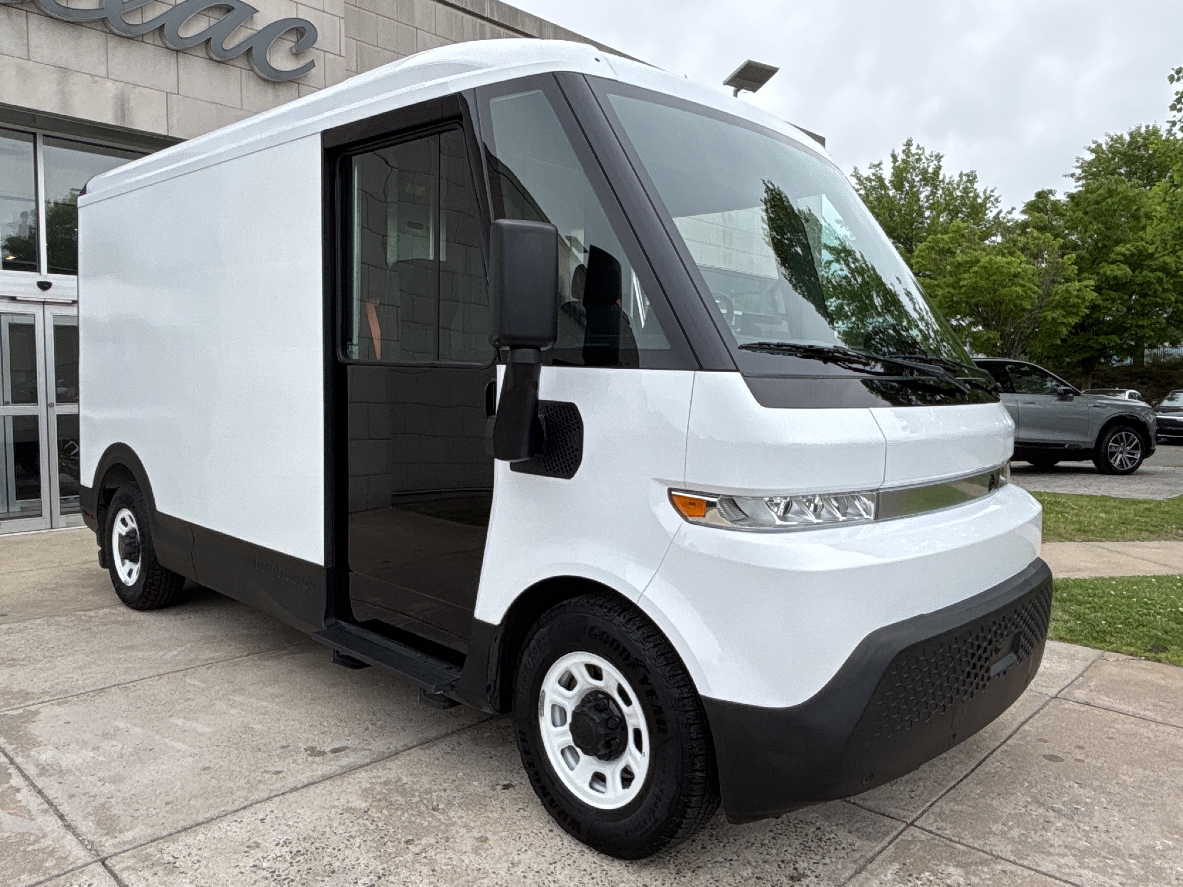 Used 2024 Chevrolet Brightdrop 400 w/ Commercial Equipment Package AWD/4WD image 8
