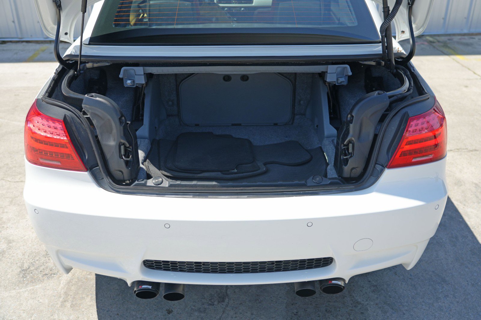 Used 2011 BMW M3 Convertible image 9