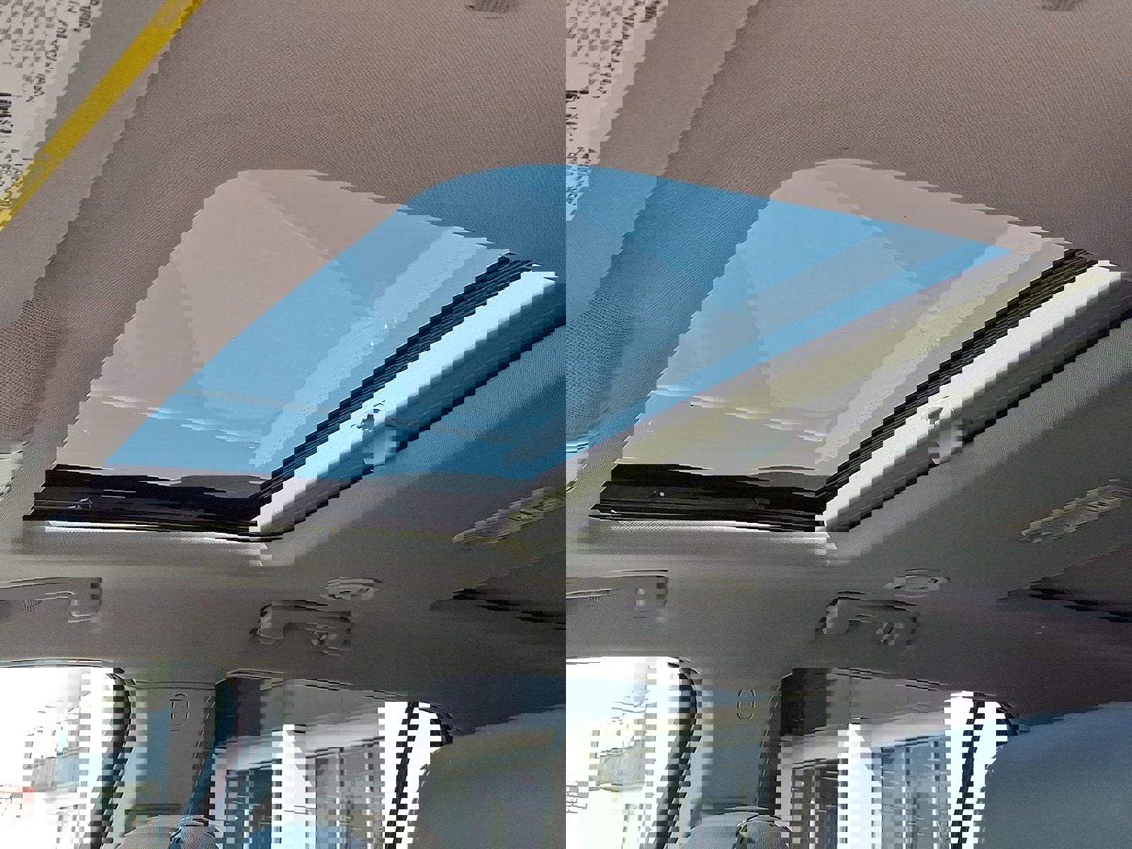 Certified 2023 GMC Acadia SLT w/ Technology Package image 19