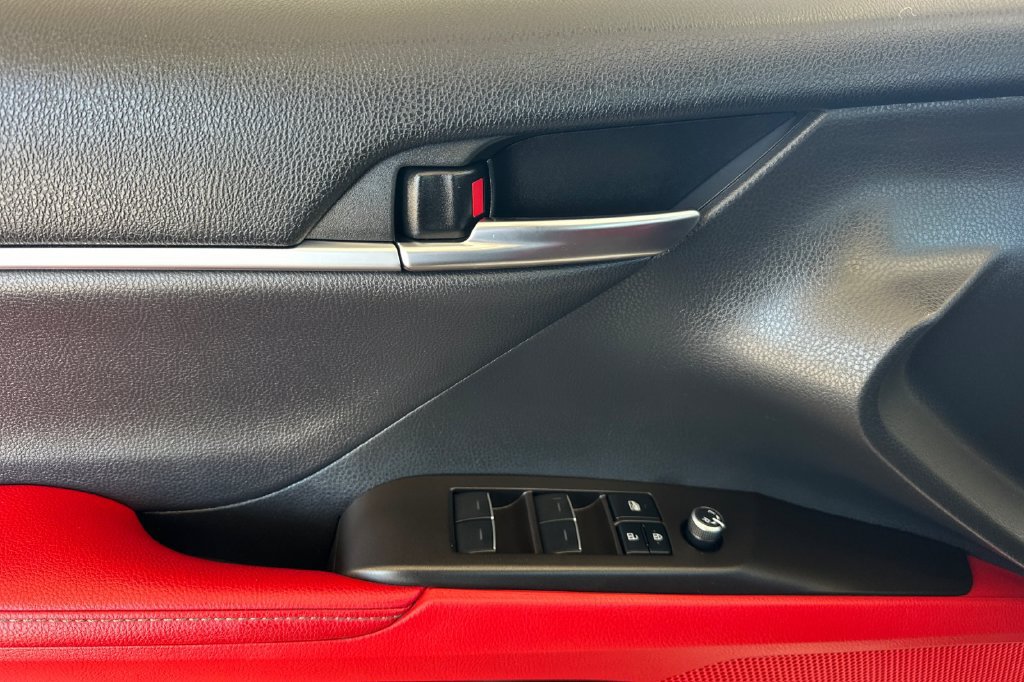Used 2022 Toyota Camry XSE FWD image 11