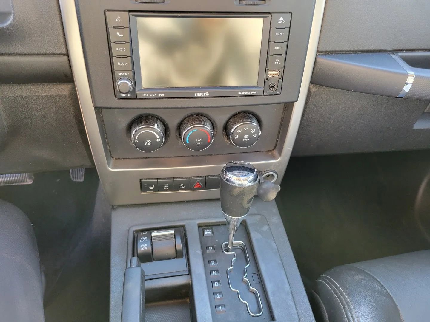 Used 2012 Jeep Liberty Sport AWD/4WD image 24