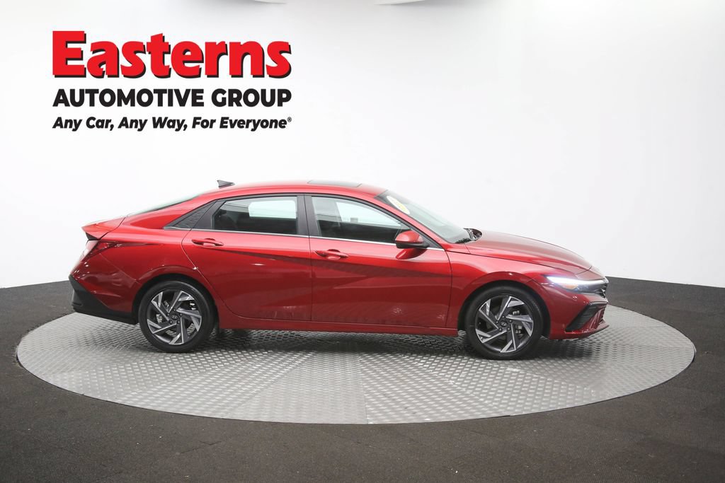 Used 2025 Hyundai Elantra SEL FWD image 48