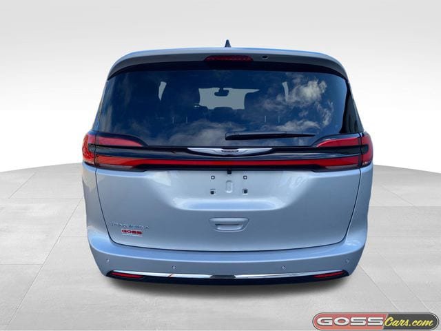 New 2026 Chrysler Pacifica Select FWD image 4