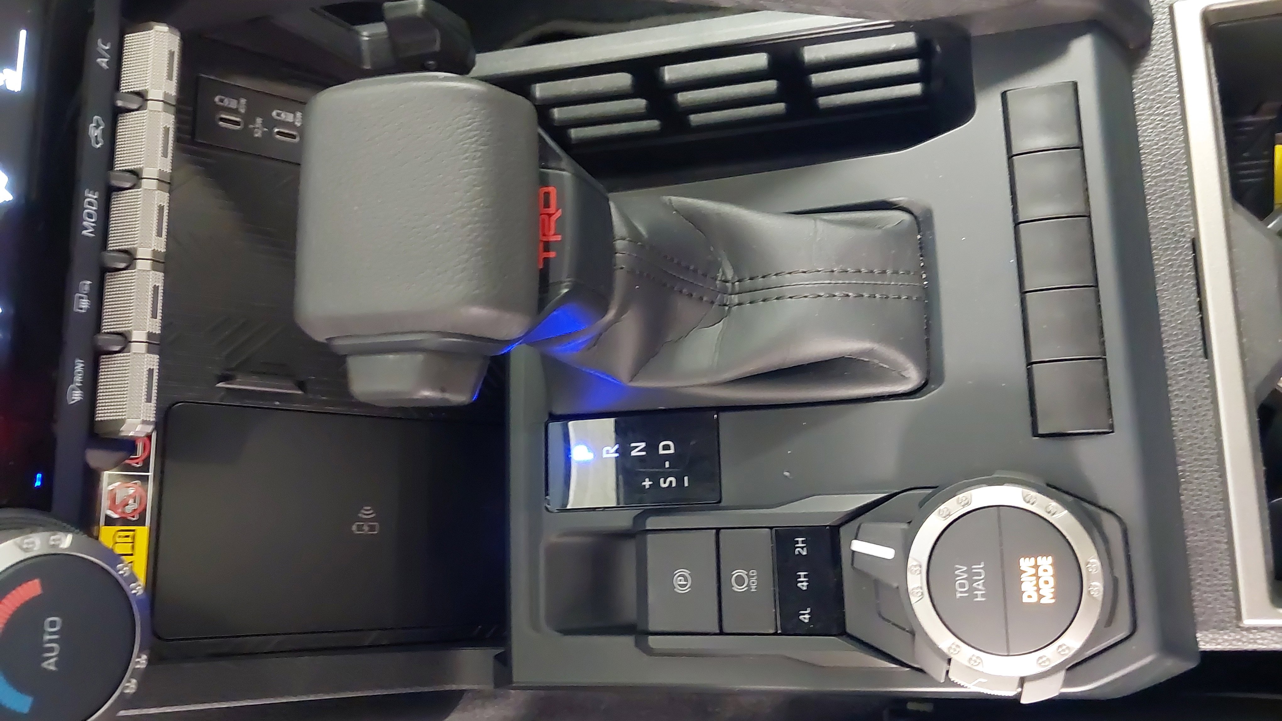 Used 2024 Toyota Tacoma TRD Sport w/ TRD Sport Upgrade Package image 21