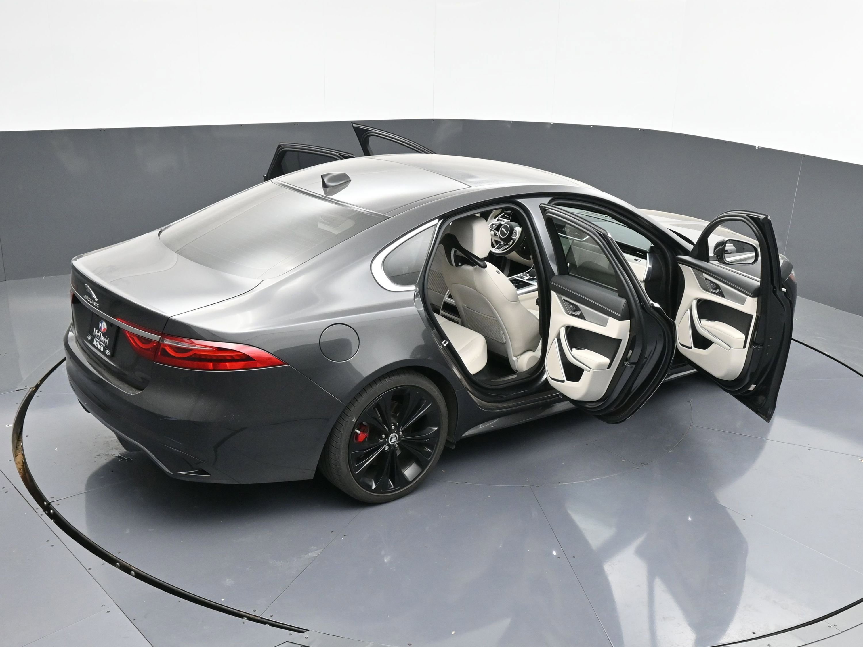 Used 2024 Jaguar XF R-Dynamic SE image 41