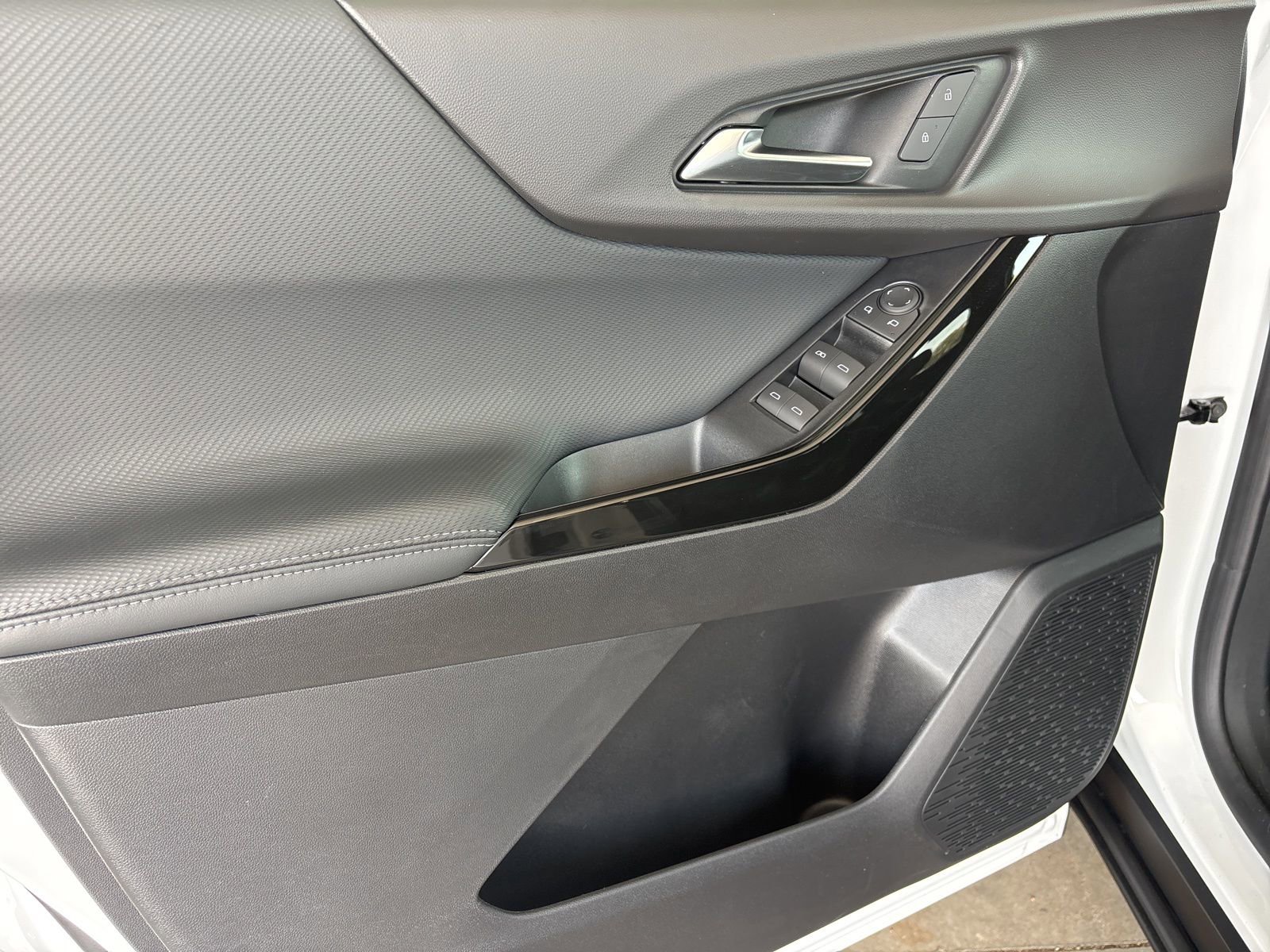 New 2026 Chevrolet Equinox LT w/ Midnight Edition image 10