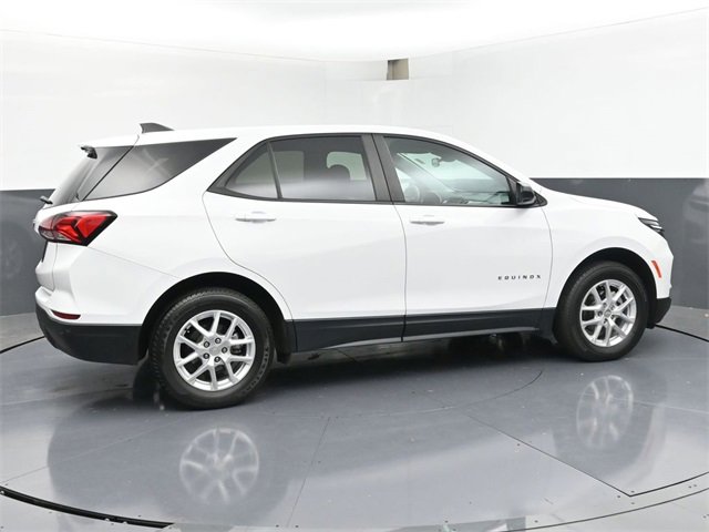 Used 2023 Chevrolet Equinox LS image 3