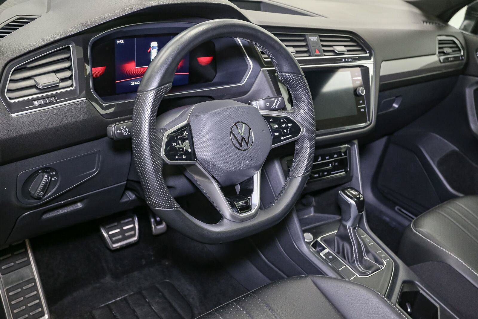 Certified 2024 Volkswagen Tiguan SE R-Line FWD image 27