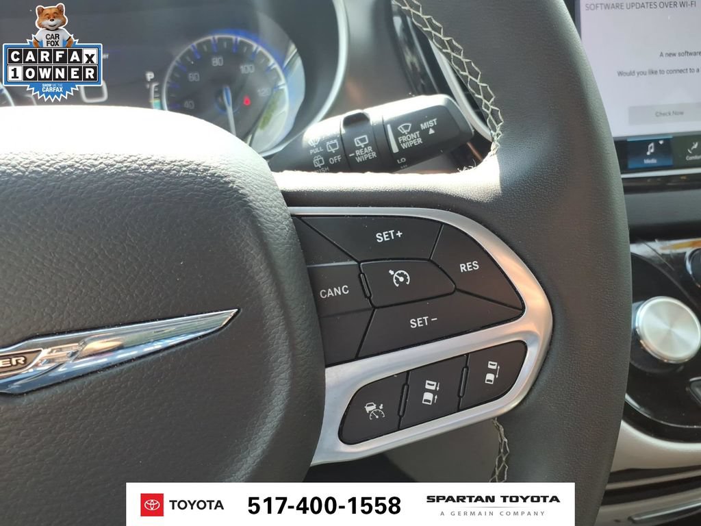 Used 2024 Chrysler Pacifica Touring-L FWD image 18