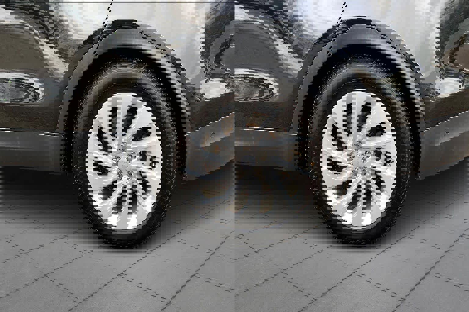 Used 2024 Land Rover Discovery S image 10