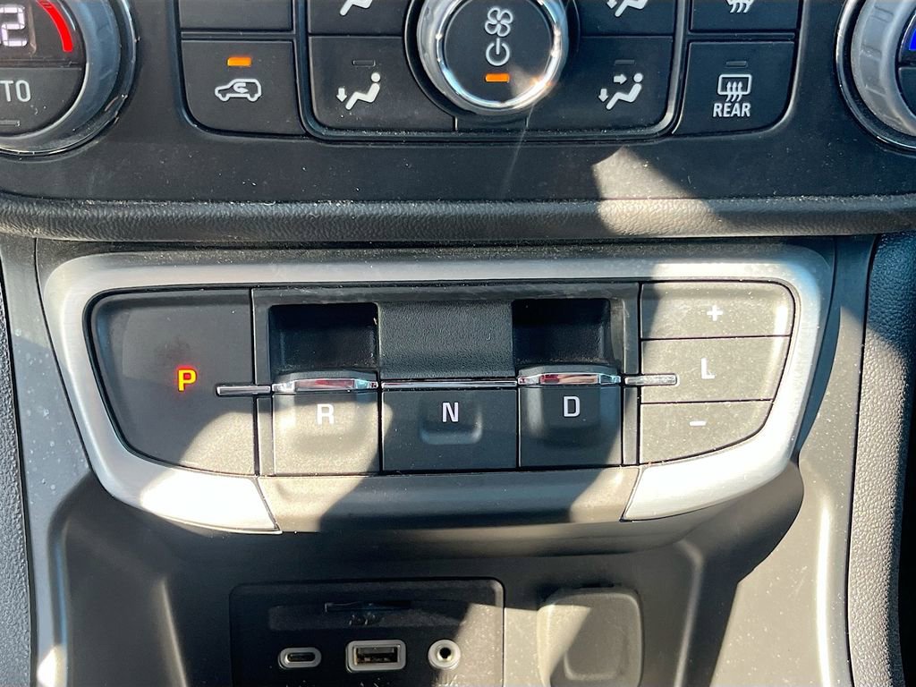 Used 2023 GMC Terrain SLT image 16