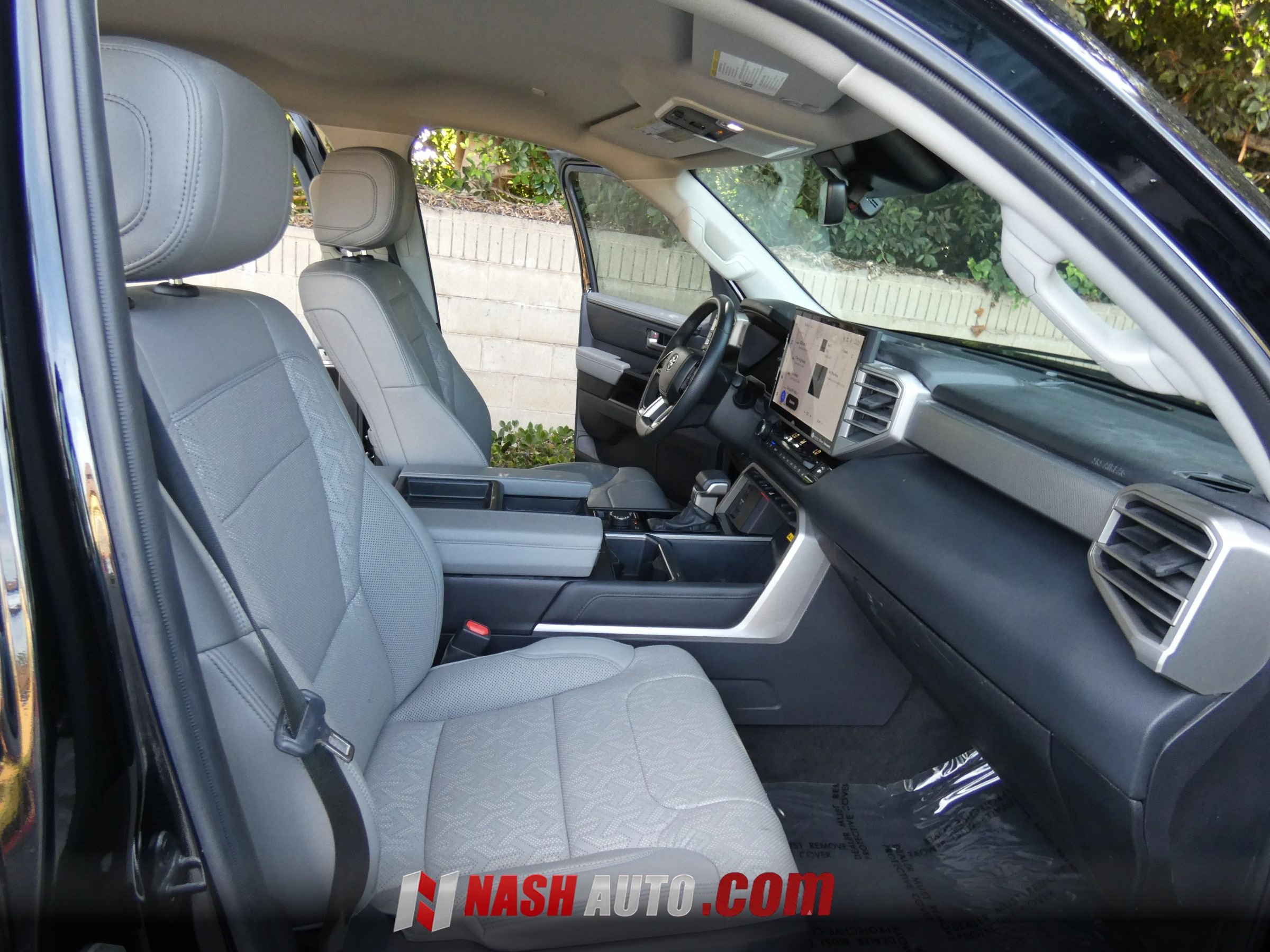 Used 2024 Toyota Tundra Limited w/ Power Package AWD/4WD image 30