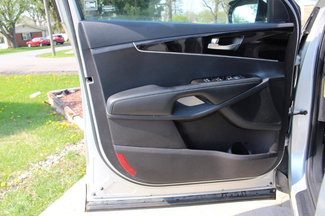 Used 2016 Kia Sorento LX w/ LX Convenience Package image 11