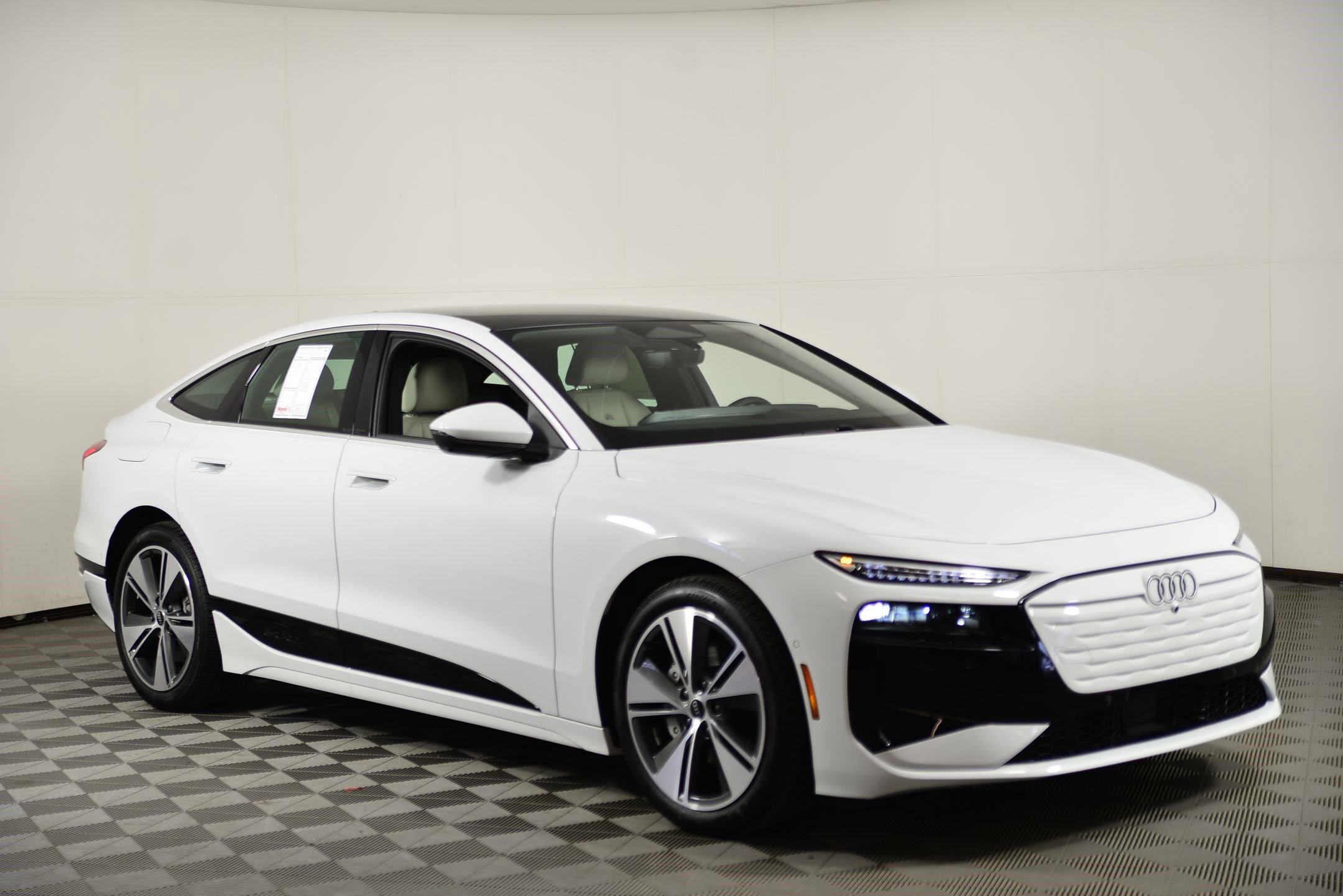 New 2025 Audi A6 e-tron Premium Plus image 6