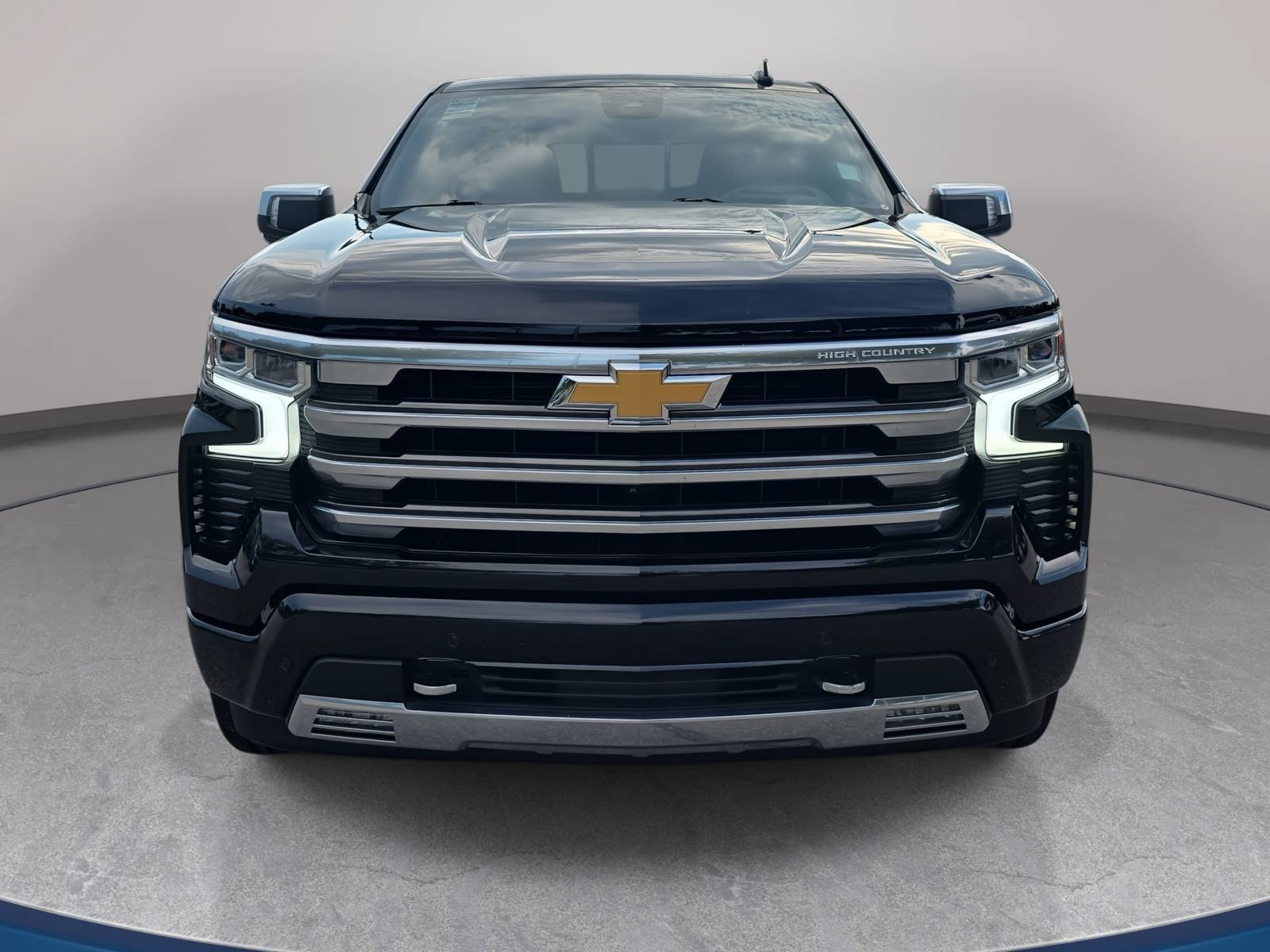 Used 2023 Chevrolet Silverado 1500 High Country w/ High Country Premium Package AWD/4WD image 2