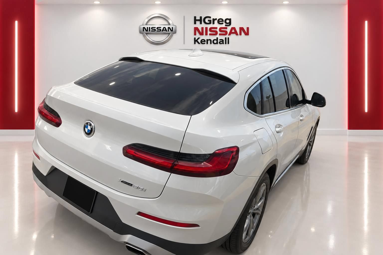 Used 2022 BMW X4 xDrive30i w/ Parking Assistance Package AWD/4WD image 4