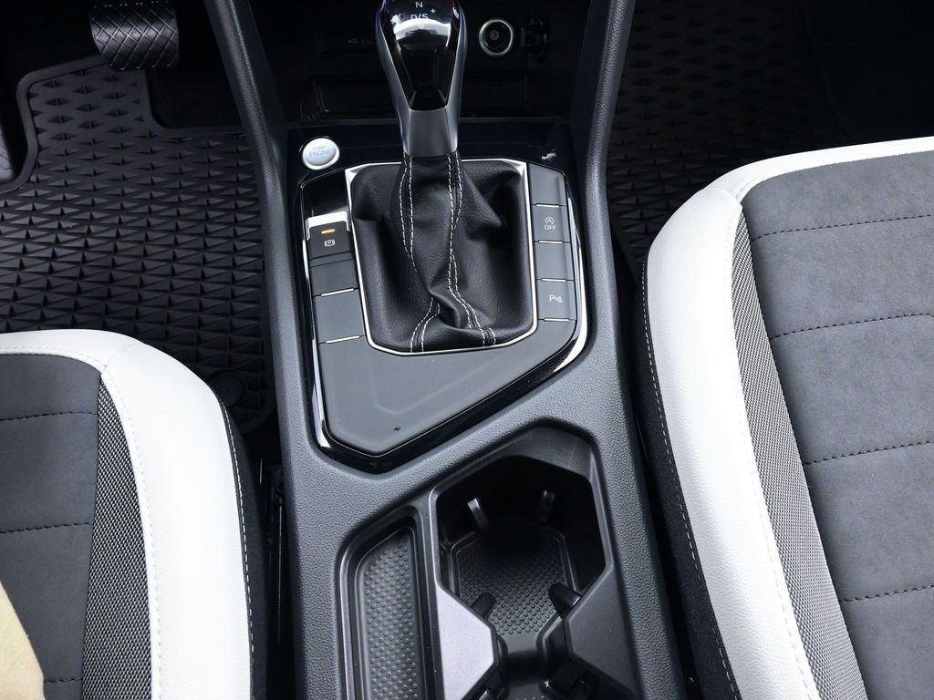 New 2025 Volkswagen Taos SE image 14