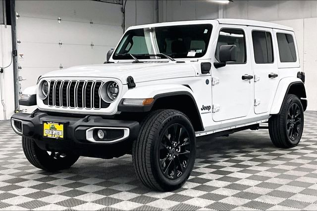 Used 2025 Jeep Wrangler Unlimited Sahara w/ Safety Group image 13