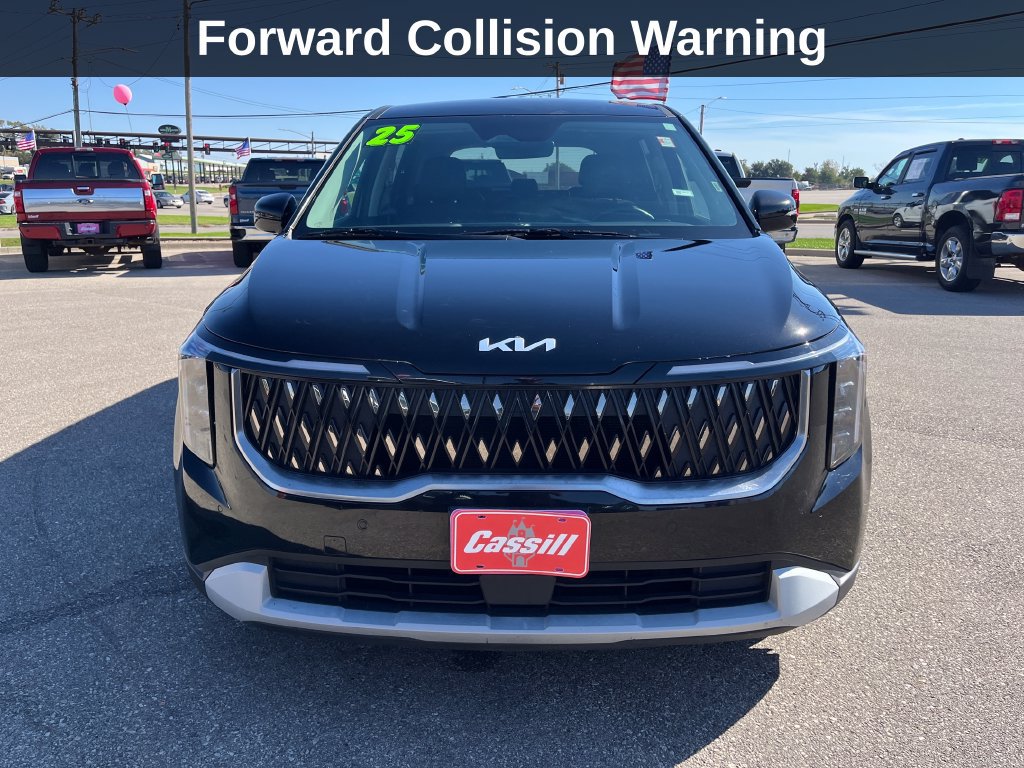 Used 2025 Kia Carnival FWD image 10
