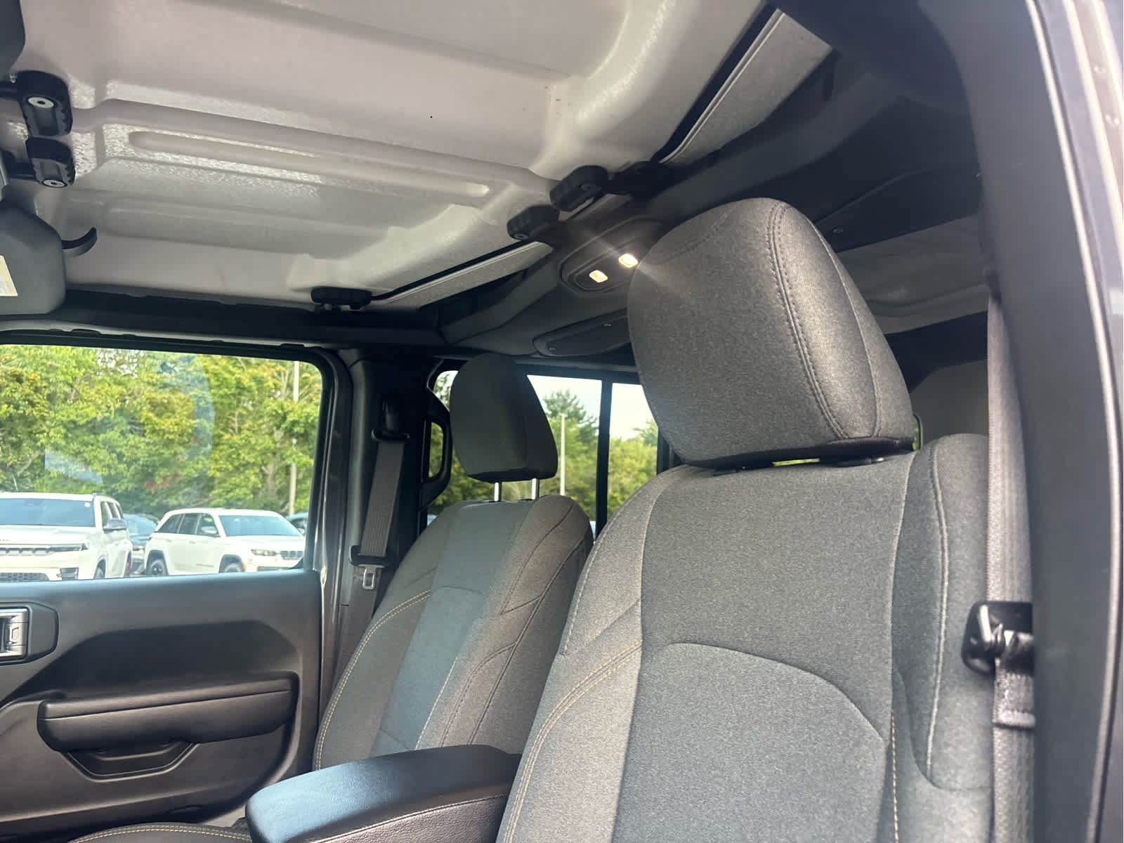 Used 2024 Jeep Wrangler Unlimited w/ Convenience Group AWD/4WD image 11