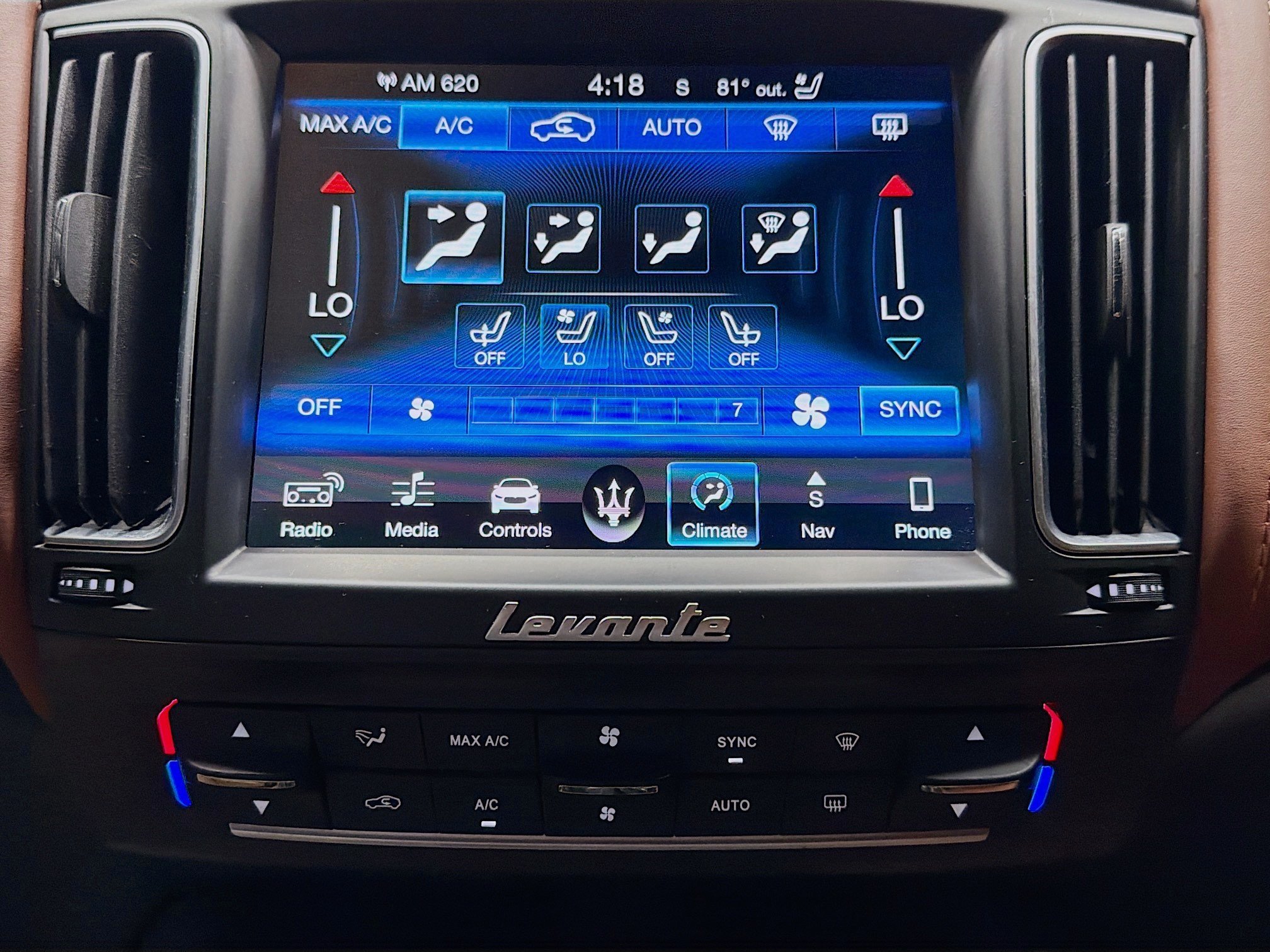 Used 2018 Maserati Levante GranLusso AWD/4WD image 33