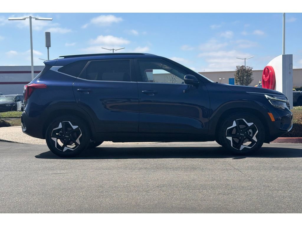 Used 2024 Kia Seltos EX image 3