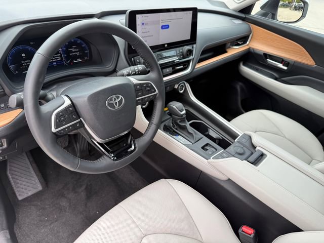 Used 2026 Toyota Grand Highlander Limited image 9