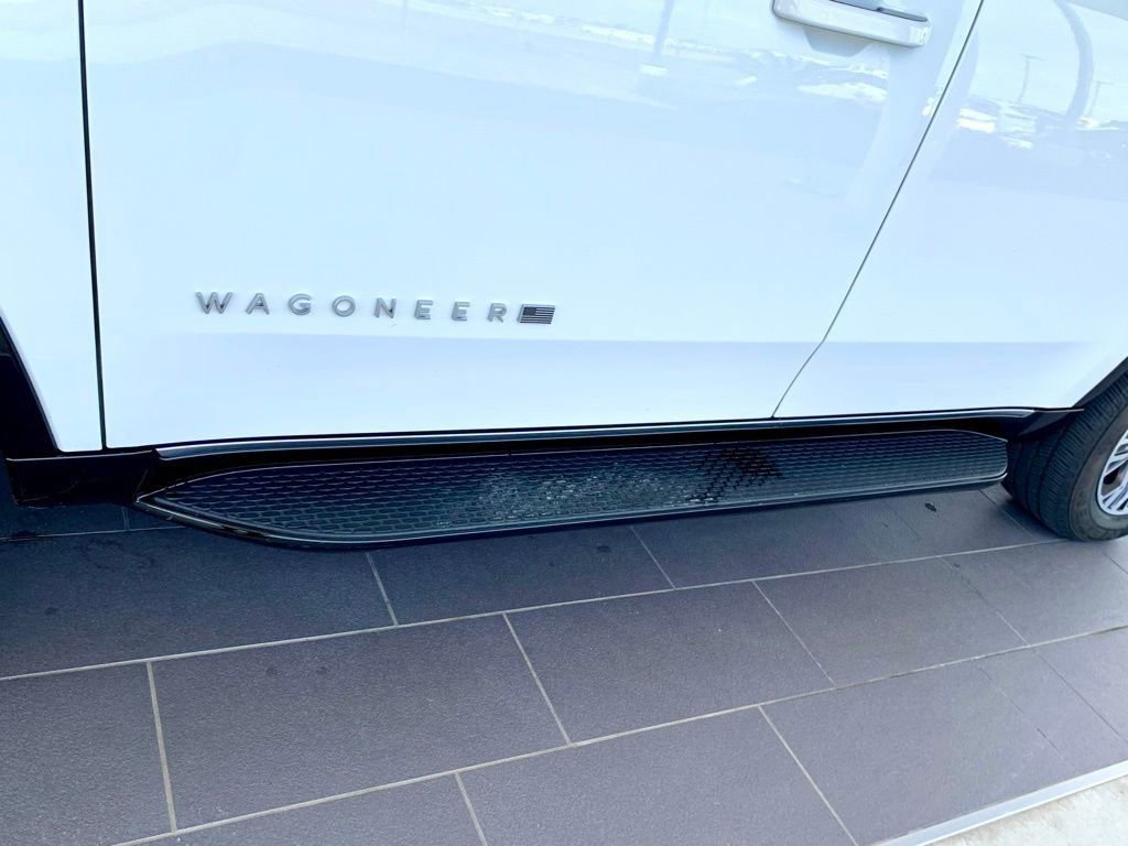 Used 2025 Jeep Wagoneer Series II w/ 8-Passenger Seating Package image 11