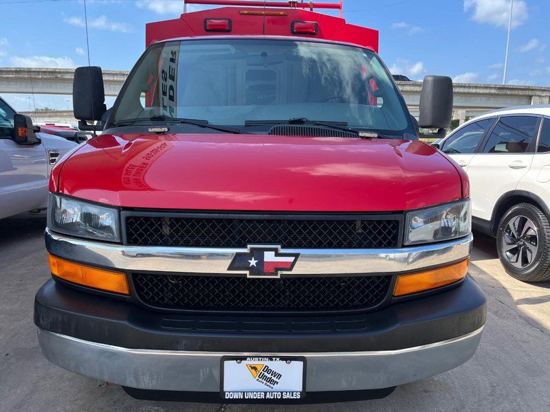 Used 2016 Chevrolet Express 3500 image 2