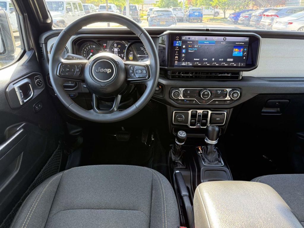 Used 2024 Jeep Wrangler Unlimited AWD/4WD image 18