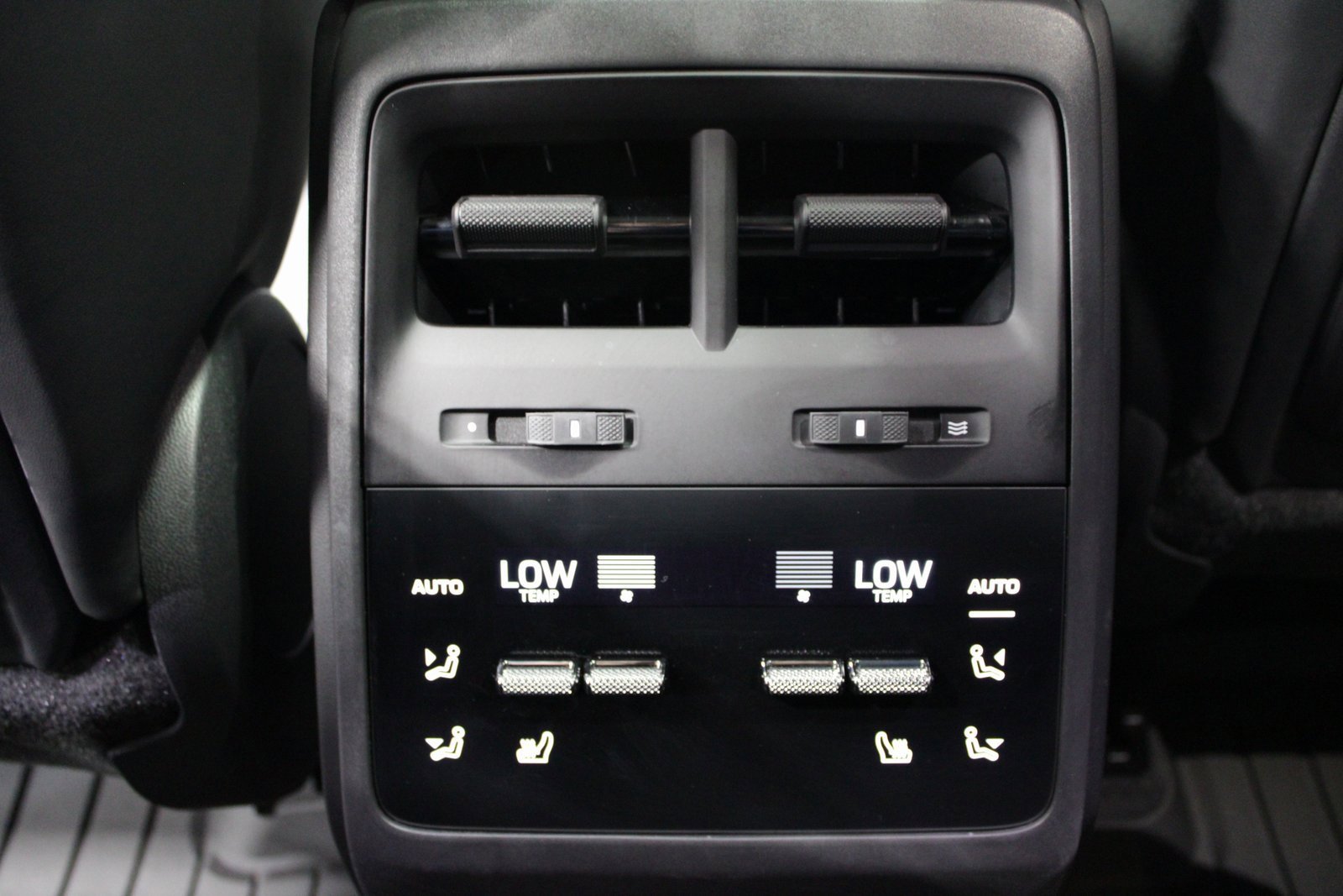 Certified 2024 Porsche Macan 4 Electric image 20