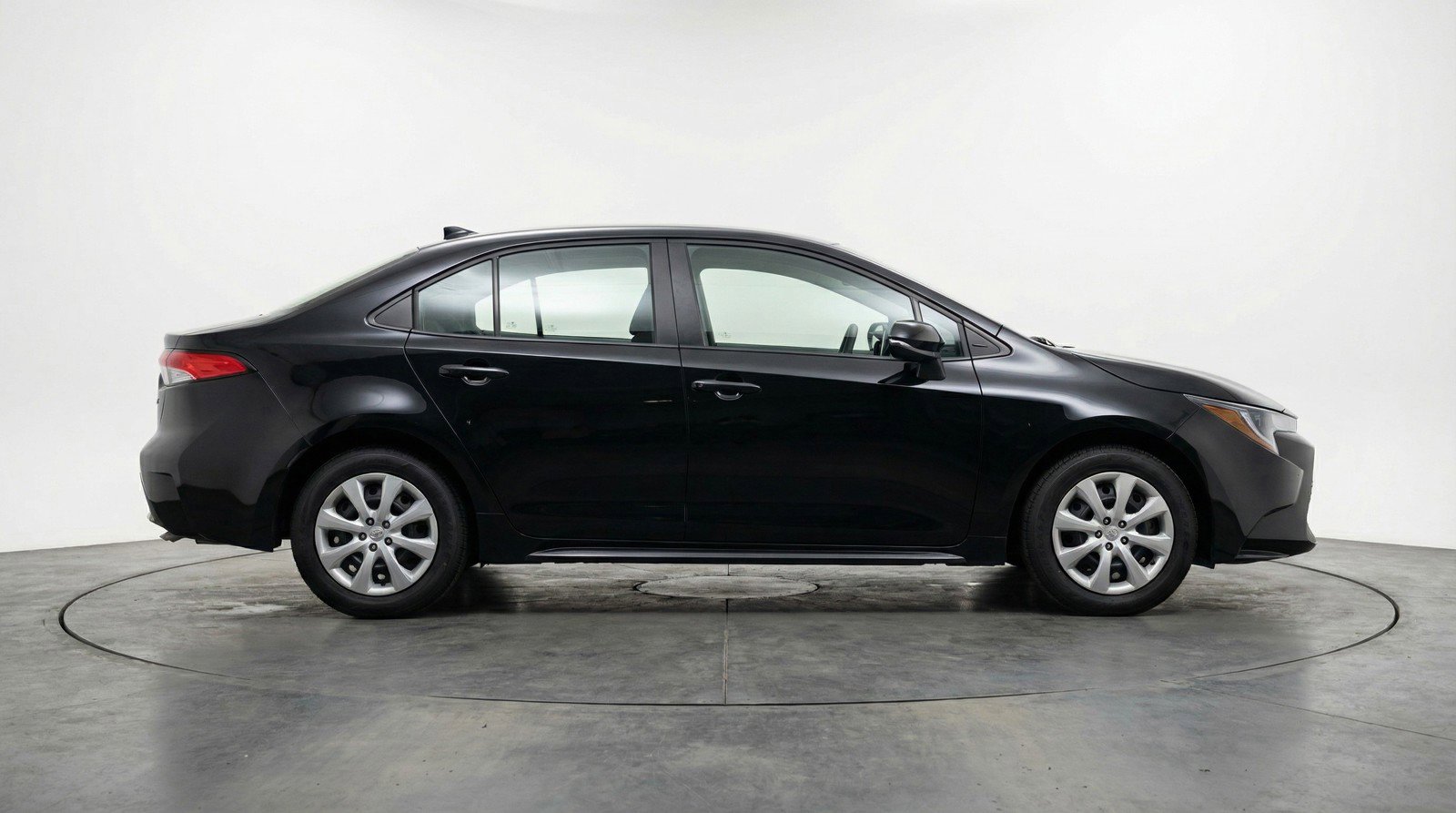 Used 2025 Toyota Corolla LE FWD image 11
