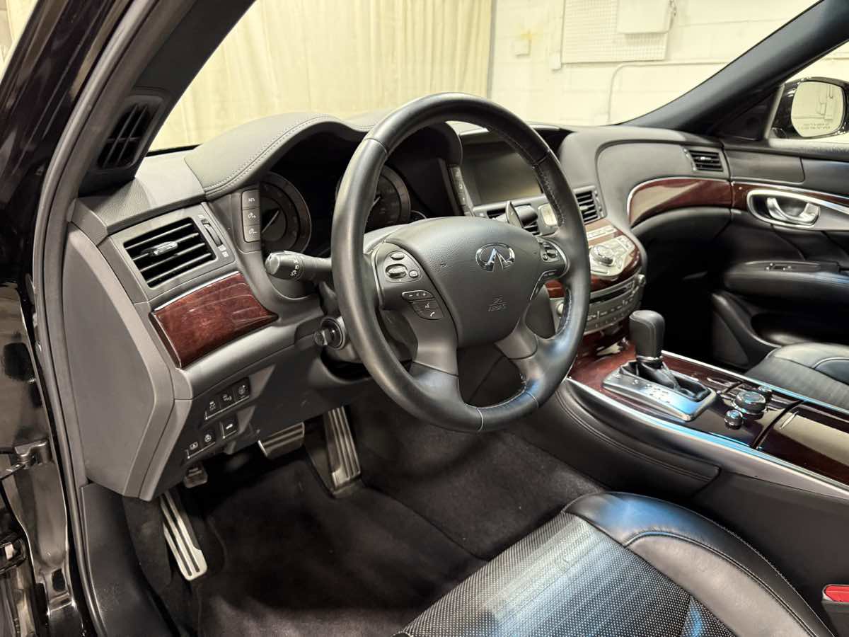Used 2016 INFINITI Q70 3.7 w/ Technology Package AWD/4WD image 10