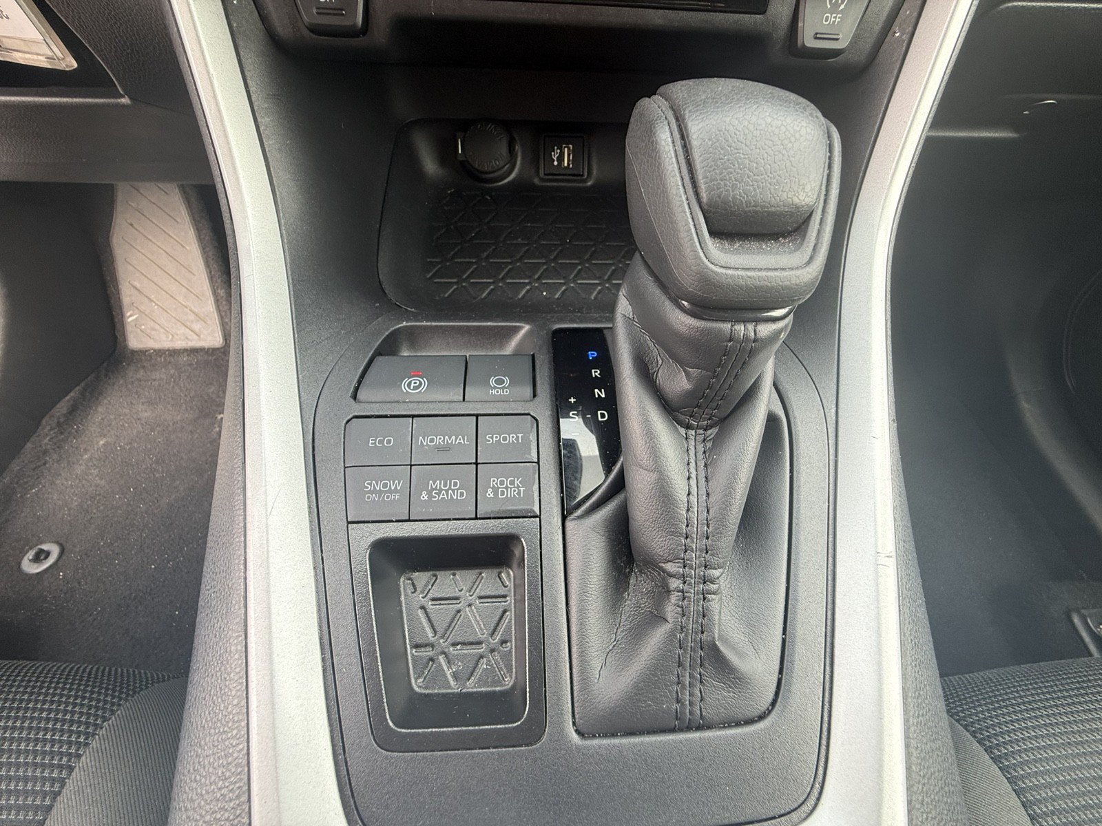 Used 2025 Toyota RAV4 LE AWD/4WD image 15